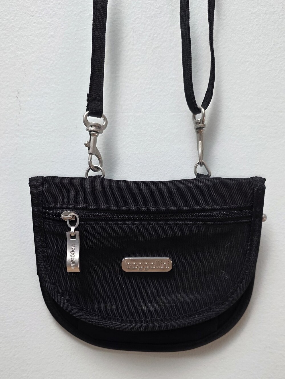 BAGGALLINI | Black On The Go Convertible Belt Crossbody Waist Mini Purse